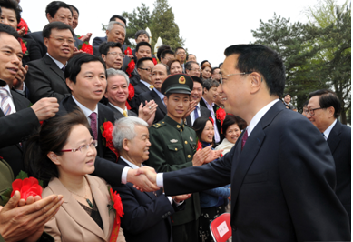 2012年4月10日，国务院副总理李克强同志在中南海会见“第七届中华慈善奖”获奖代表。